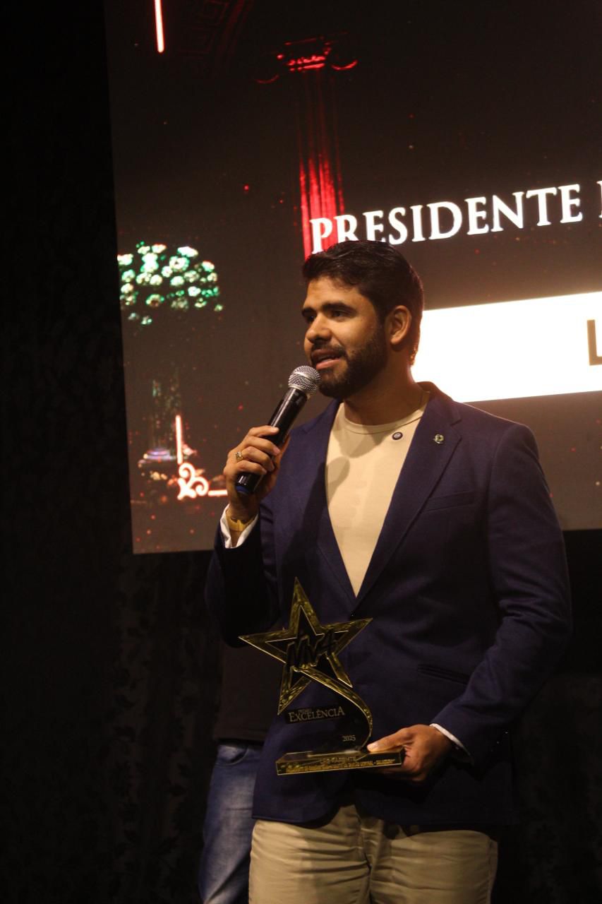 Léo Parente recebe Prêmio Excelência 2025 de ‘Presidente de Câmara Mais Atuante’