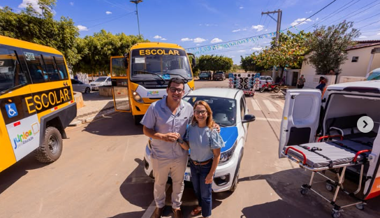 Prefeito Xicão Tavares e deputada Débora Almeida entregam veículos para reforçar serviços públicos em Verdejante